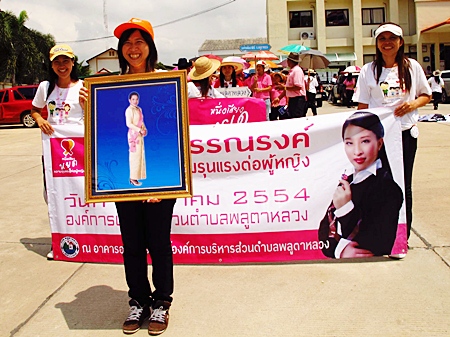 Women in Plutaluang take to the streets to bring awareness to the ‘Say No to Violence Against Women’ campaign.